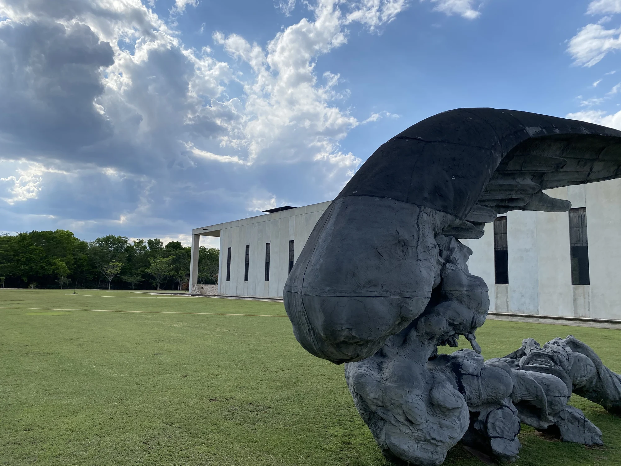 Sculpture and exterior architecture at Plantel Matilde
